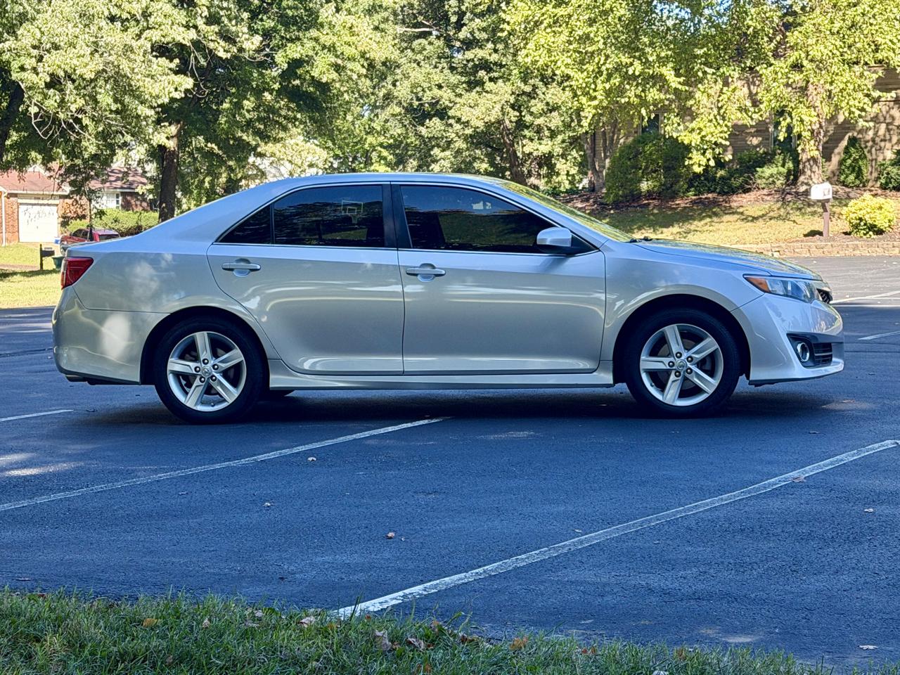 Toyota Camry 4dr Sdn SE Auto (Natl) 2013