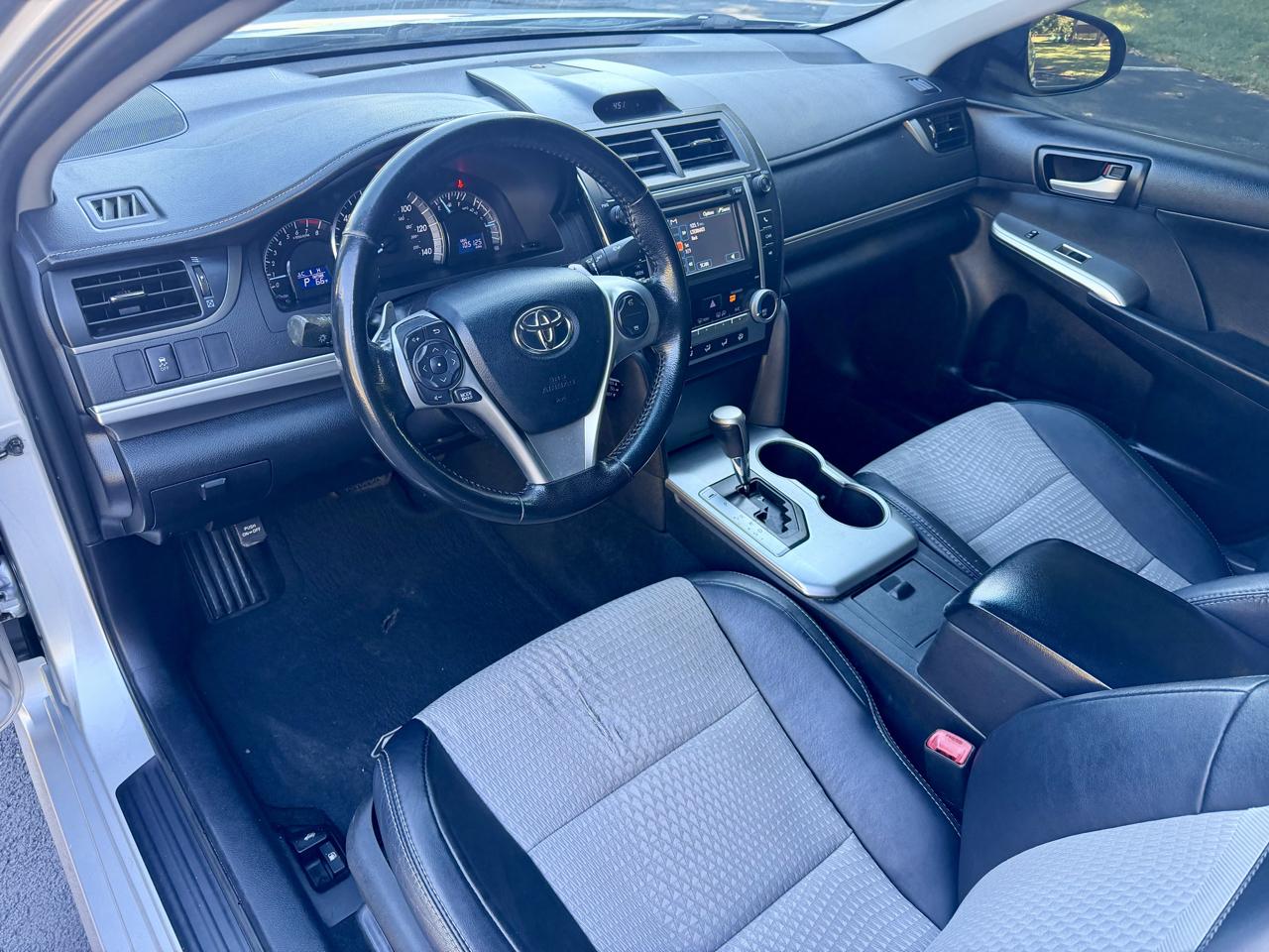 Toyota Camry 4dr Sdn SE Auto (Natl) 2013