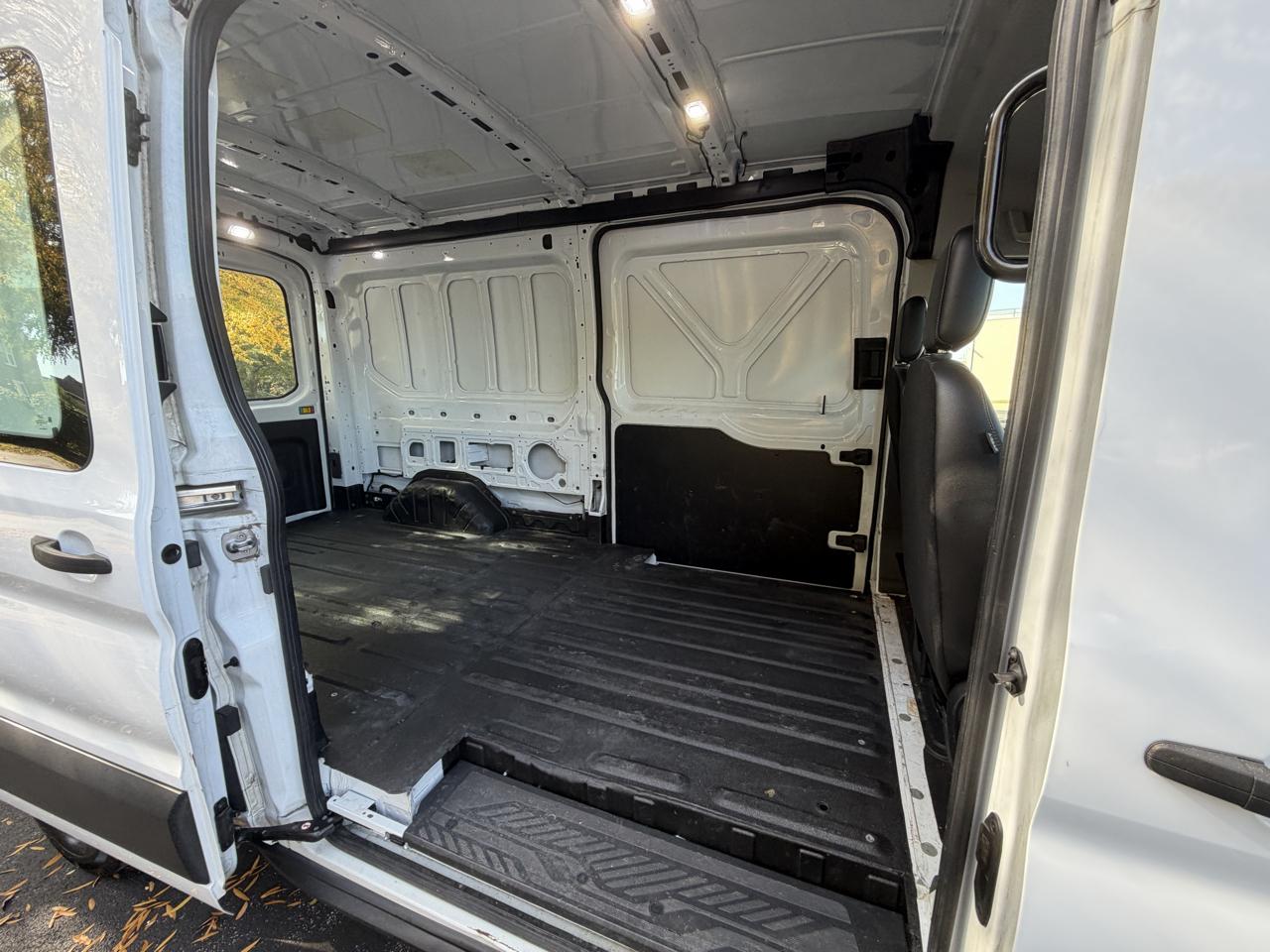 Ford Transit Cargo Van T-350 130" Med Rf 9500 GVWR RWD 2020