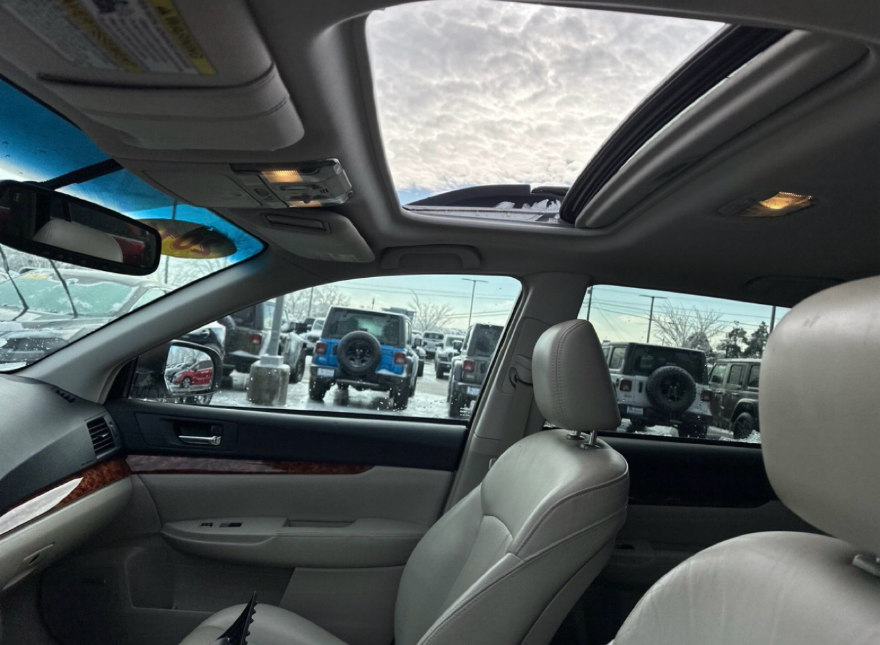 Subaru Outback 2.5i Limited 2011