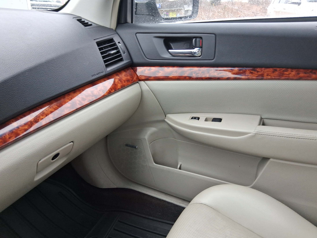 Subaru Outback 2.5i Limited 2011