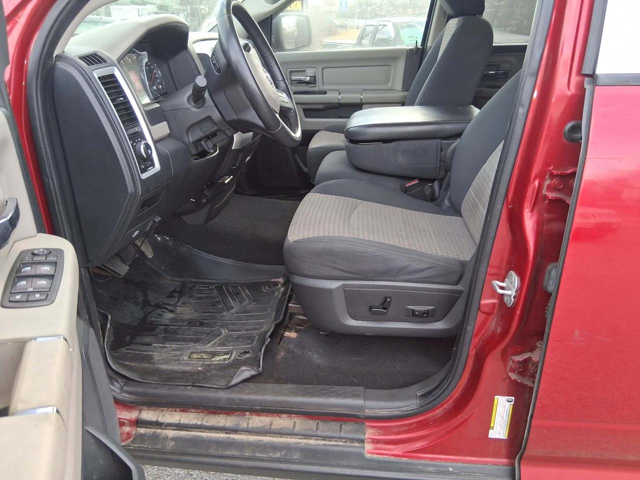 RAM 1500 4WD Quad Cab 140.5" SLT 2010