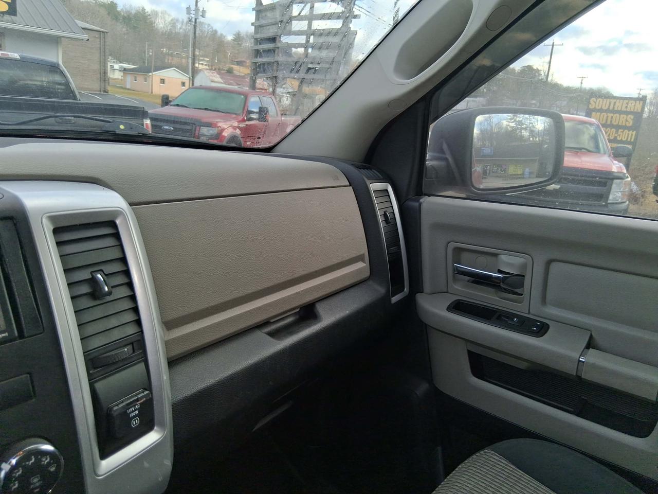 RAM 1500 4WD Quad Cab 140.5" SLT 2010