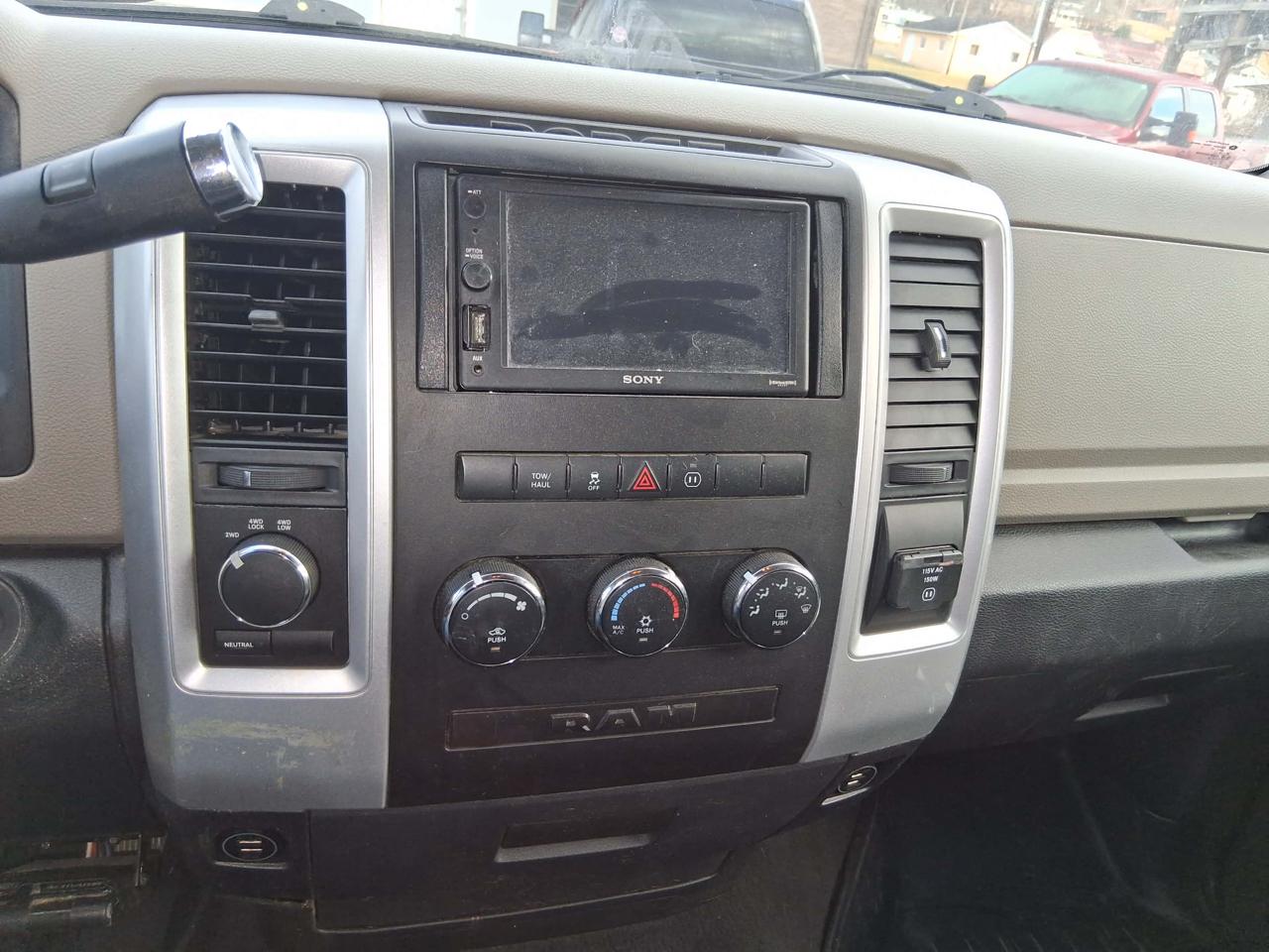 RAM 1500 4WD Quad Cab 140.5" SLT 2010