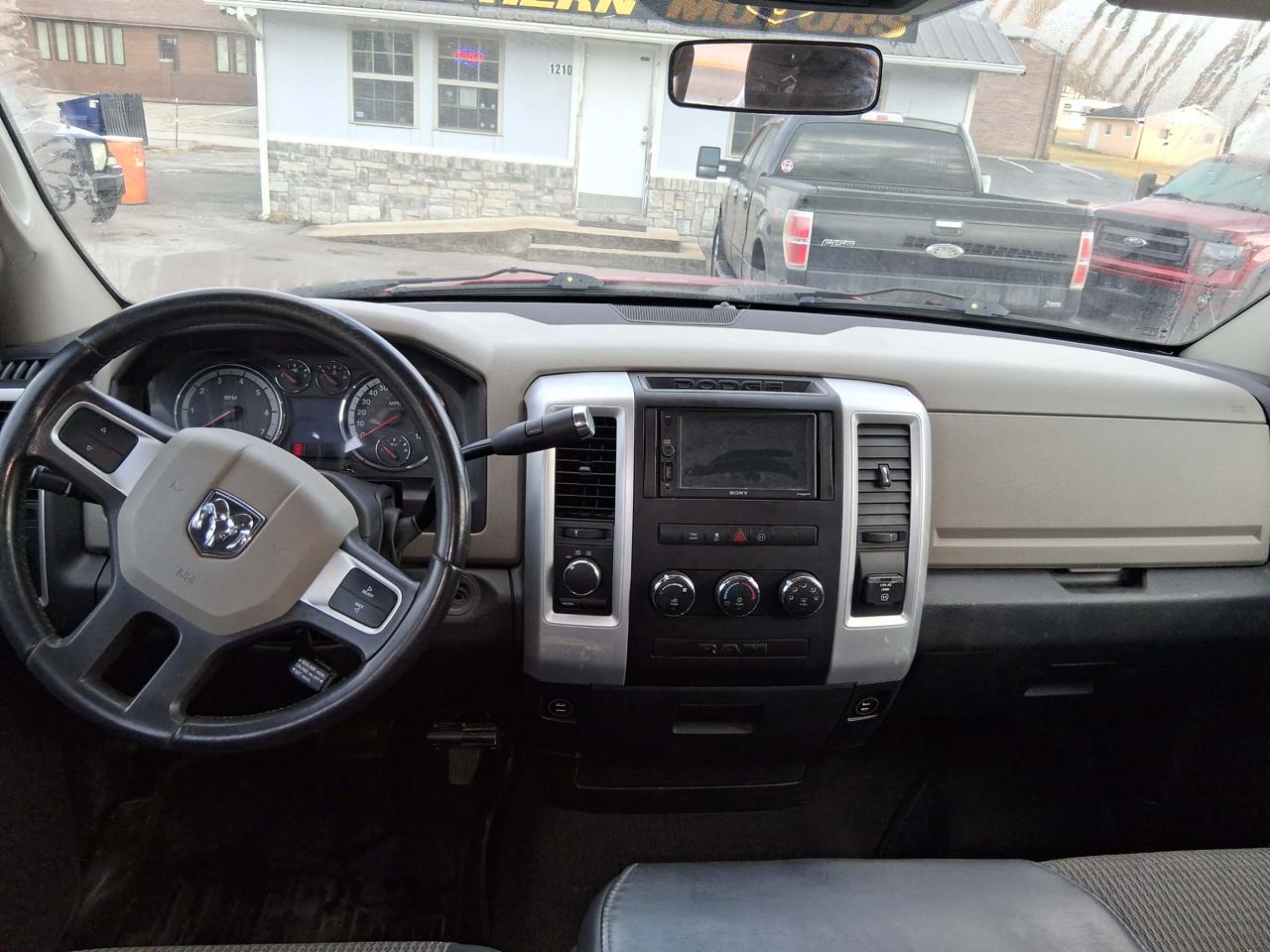 RAM 1500 4WD Quad Cab 140.5" SLT 2010