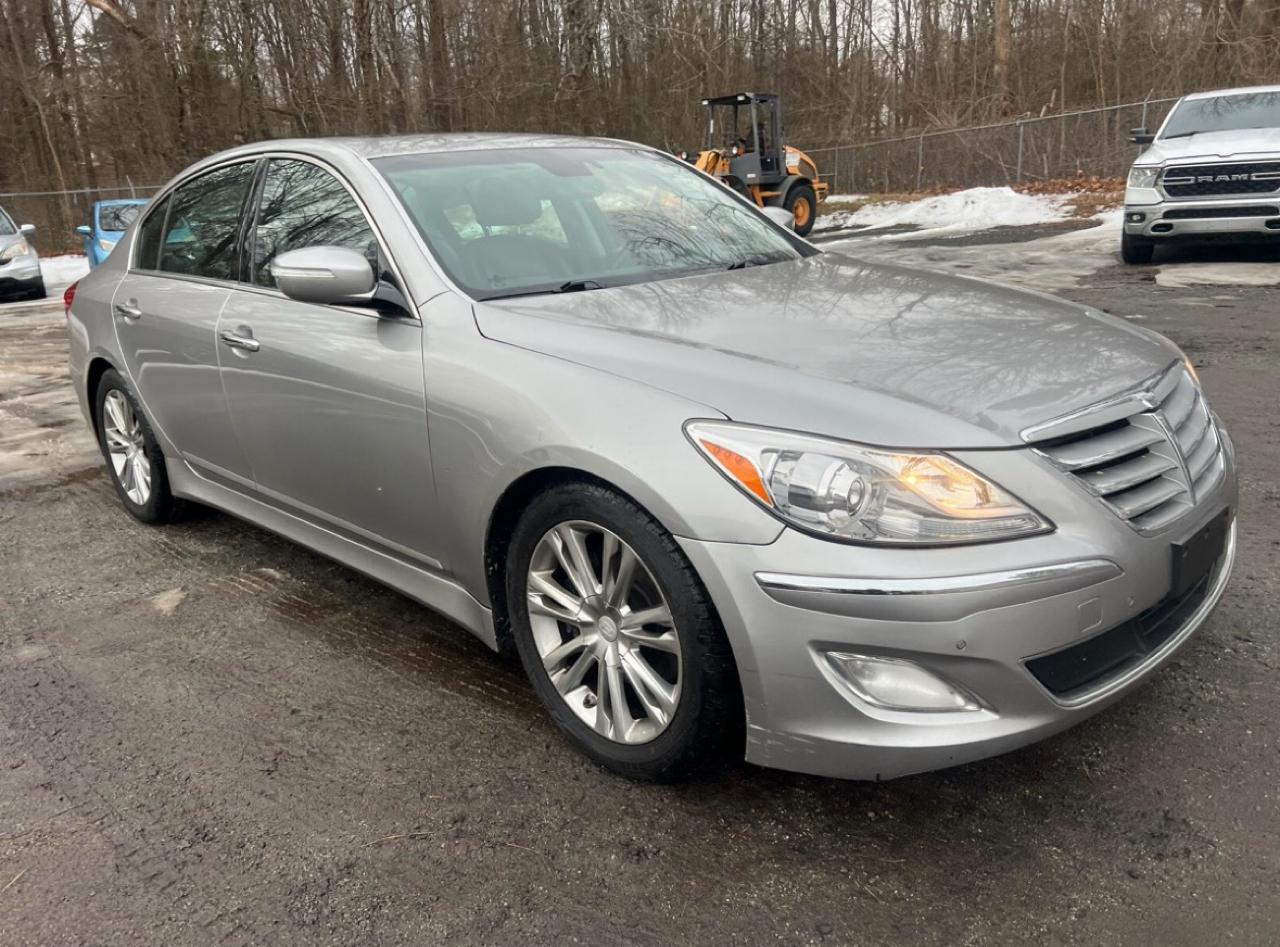 Hyundai Genesis 3.8L V6 4D Sedan 2013
