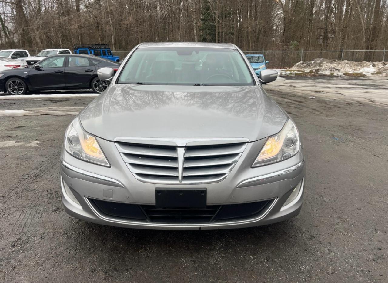 Hyundai Genesis 3.8L V6 4D Sedan 2013