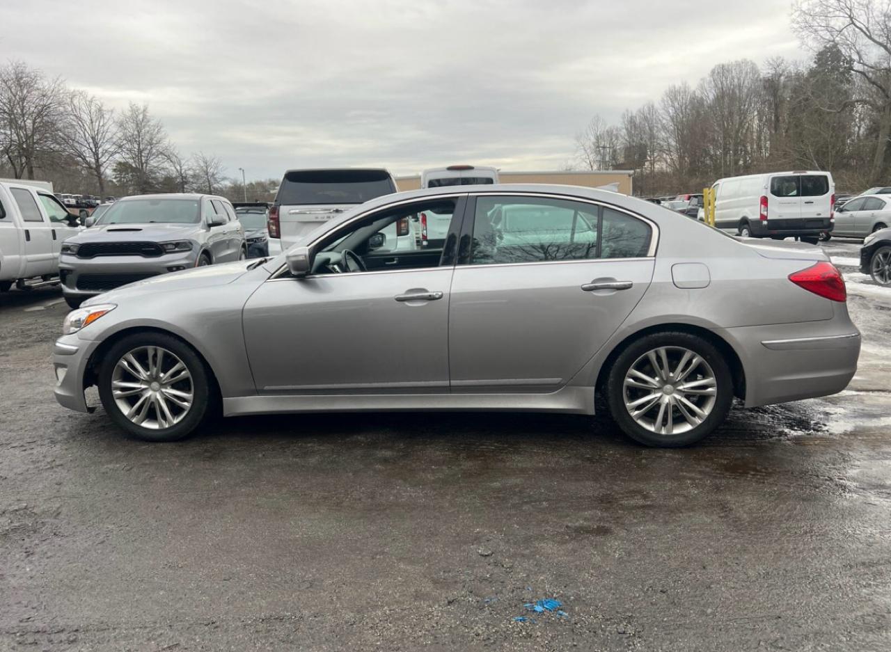 Hyundai Genesis 3.8L V6 4D Sedan 2013