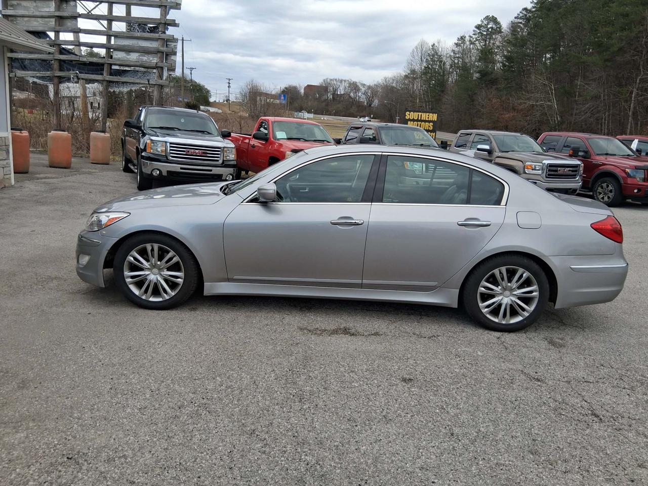 Hyundai Genesis 3.8L V6 4D Sedan 2013