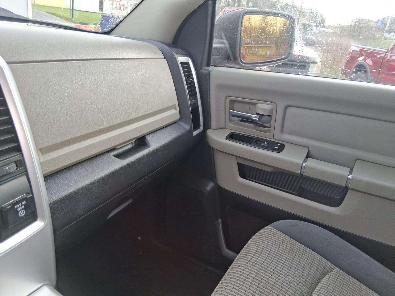 RAM 1500 4WD Crew Cab 140.5" Big Horn 2012