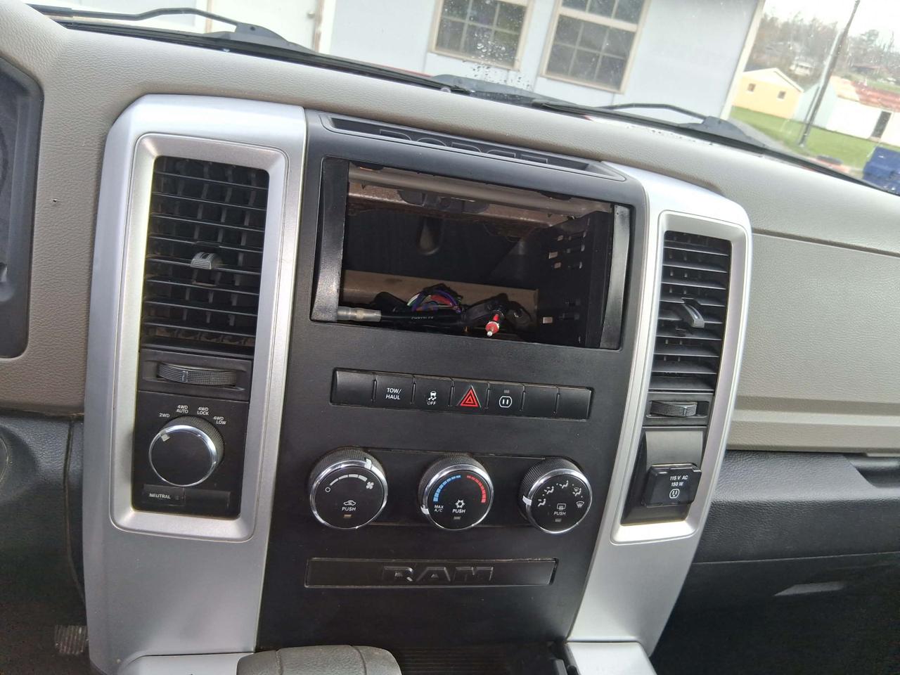 RAM 1500 4WD Crew Cab 140.5" Big Horn 2012