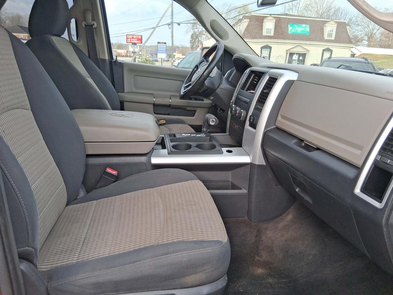 RAM 1500 4WD Crew Cab 140.5" Big Horn 2012