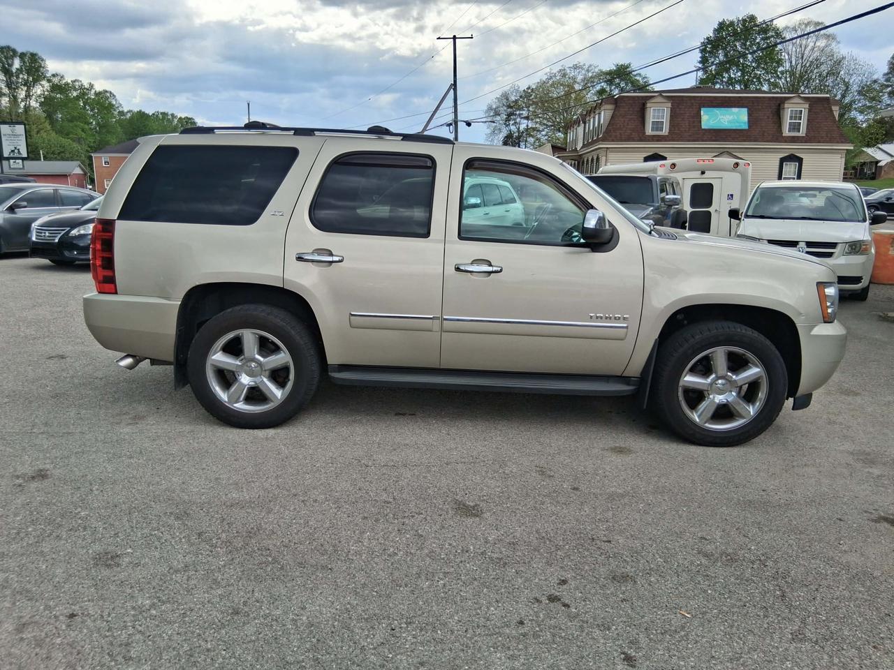 Chevrolet Tahoe 4WD 4dr 1500 LTZ 2013
