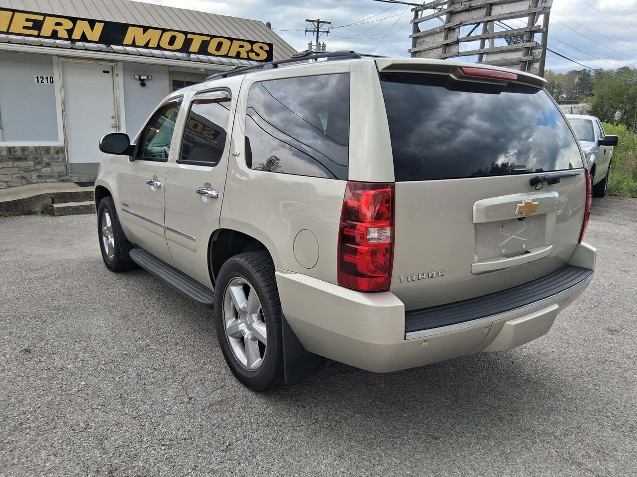 Chevrolet Tahoe 4WD 4dr 1500 LTZ 2013