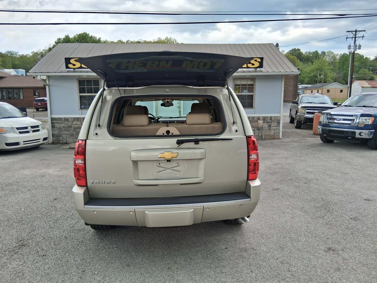 Chevrolet Tahoe 4WD 4dr 1500 LTZ 2013