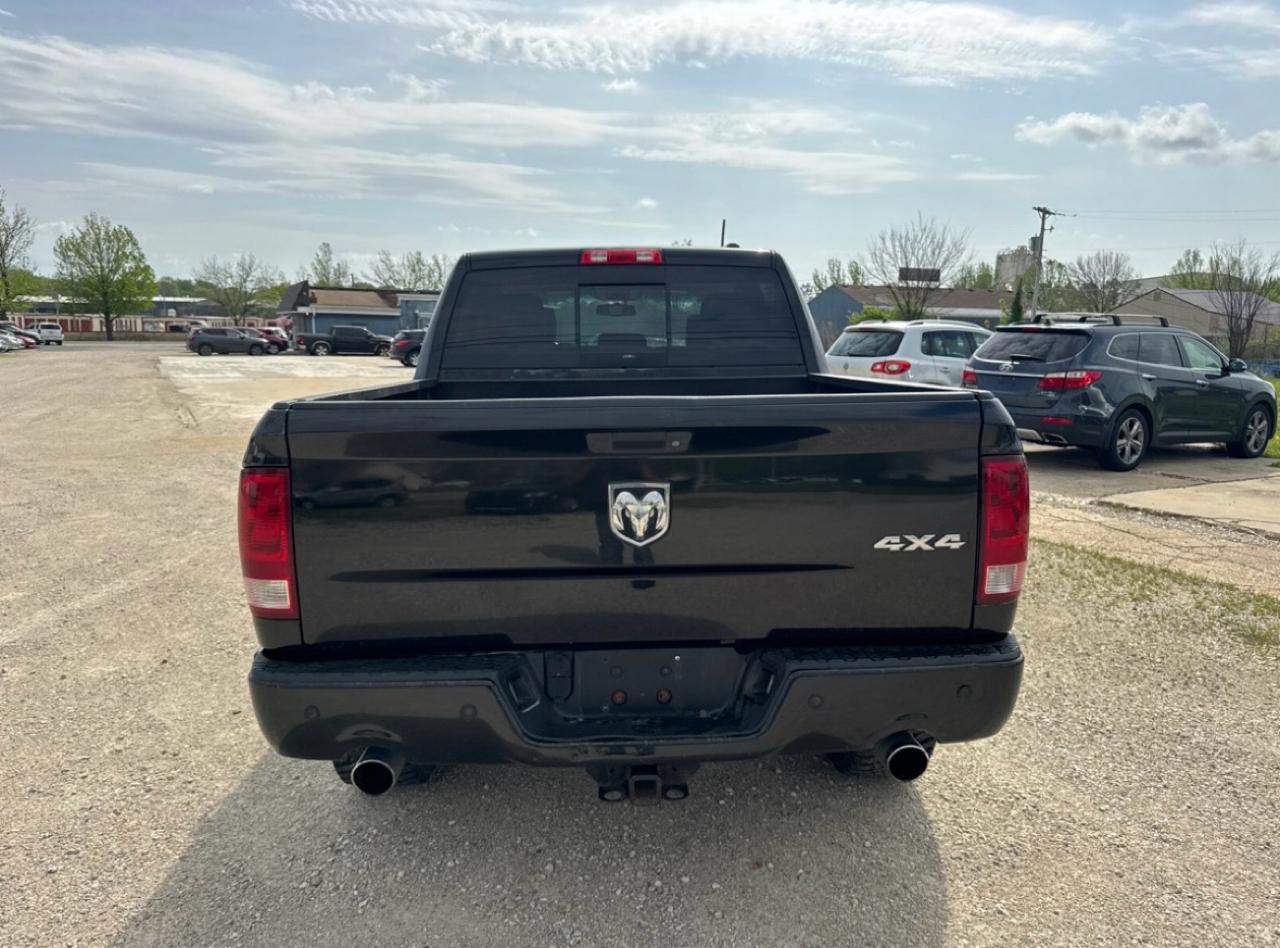RAM 1500 4WD Crew Cab 140.5" Sport 2011