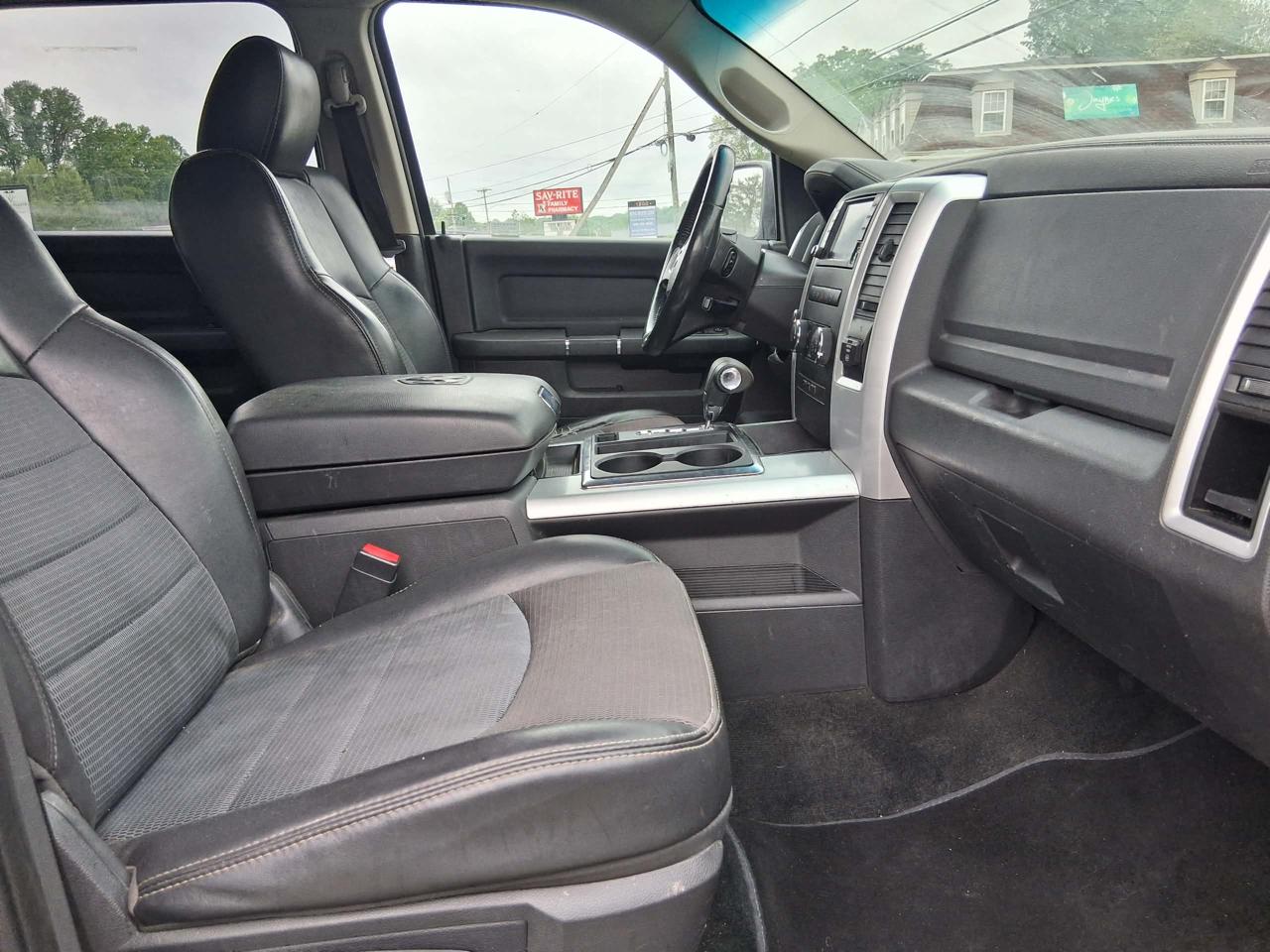 RAM 1500 4WD Crew Cab 140.5" Sport 2011