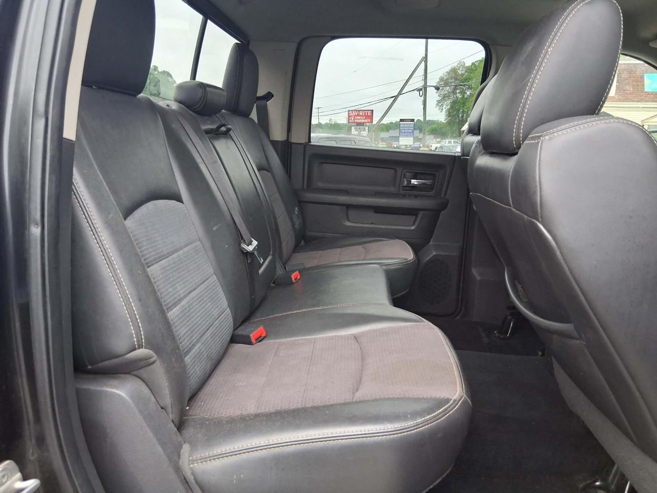 RAM 1500 4WD Crew Cab 140.5" Sport 2011