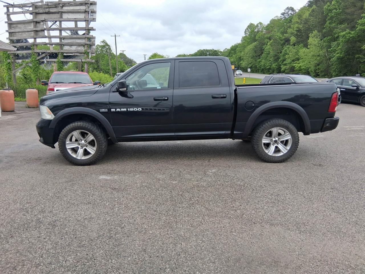 RAM 1500 4WD Crew Cab 140.5" Sport 2011