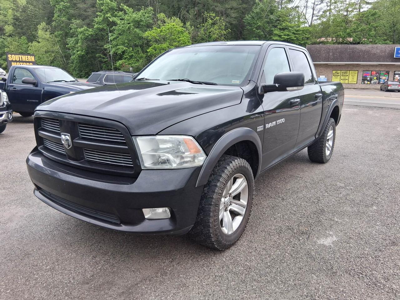 RAM 1500 4WD Crew Cab 140.5" Sport 2011