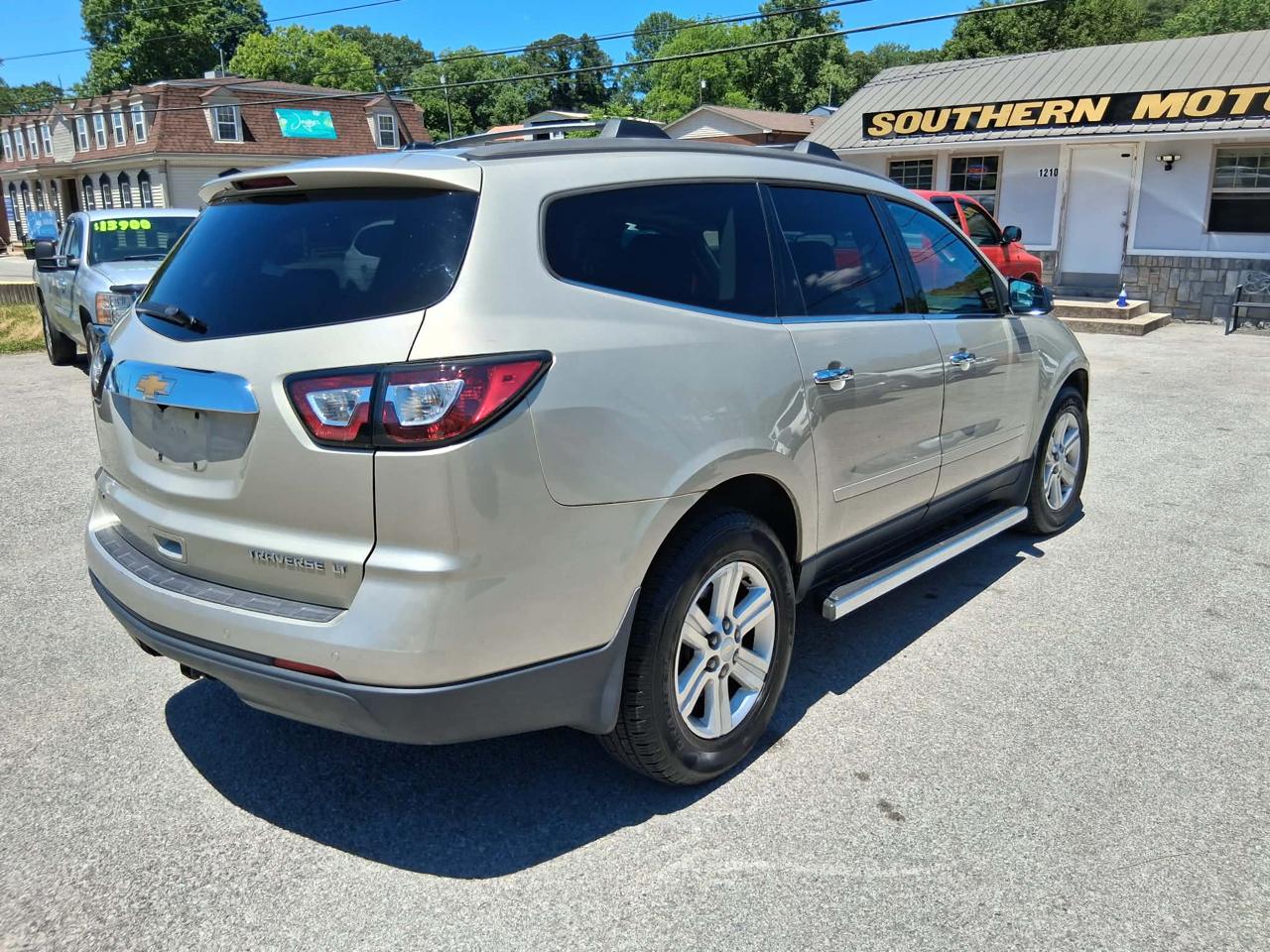 Chevrolet Traverse 2LT AWD 2013