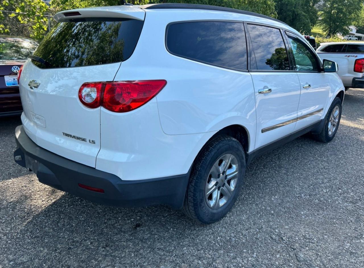 Chevrolet Traverse LS FWD 2011