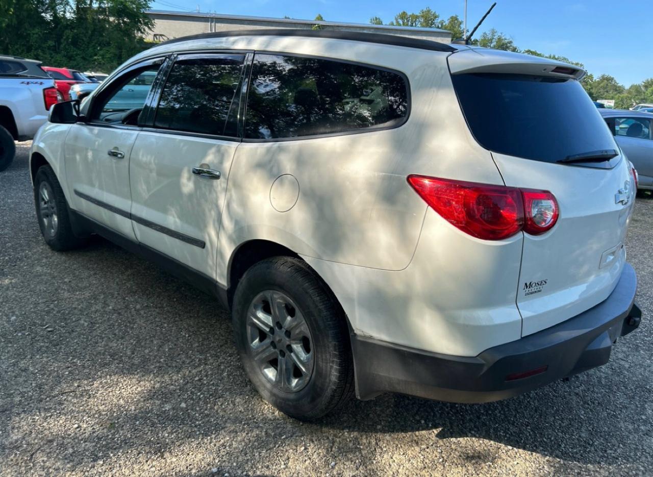 Chevrolet Traverse LS FWD 2011