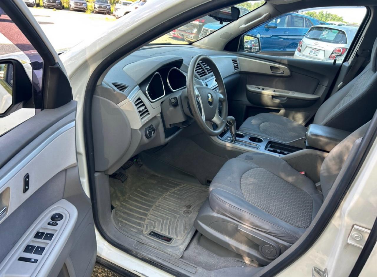 Chevrolet Traverse LS FWD 2011