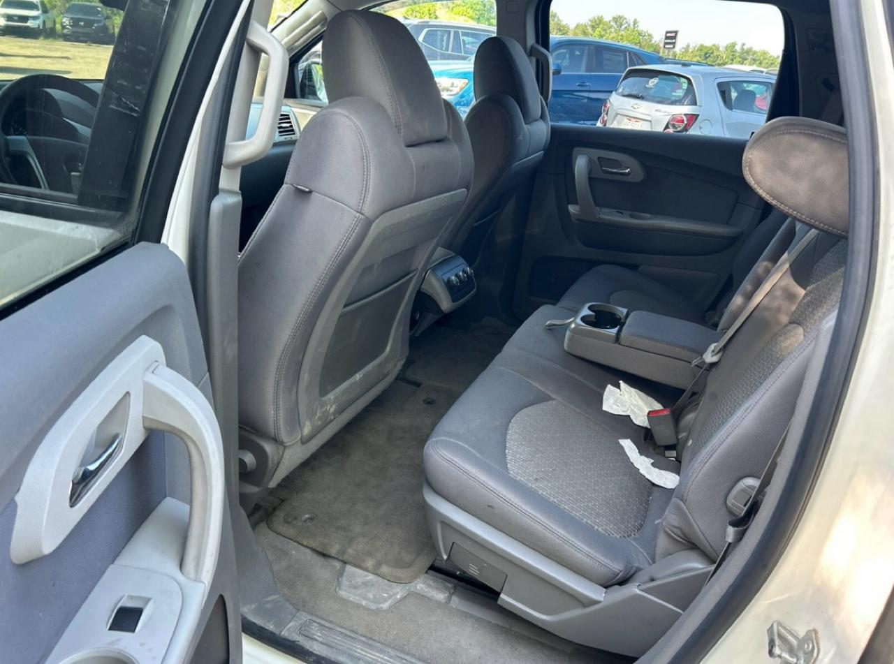 Chevrolet Traverse LS FWD 2011