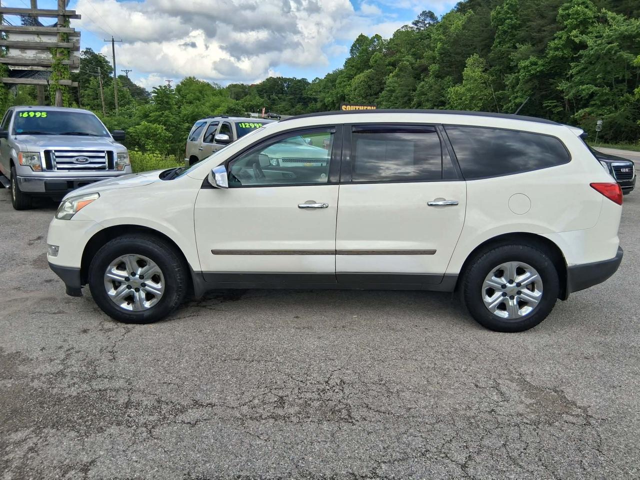 Chevrolet Traverse LS FWD 2011