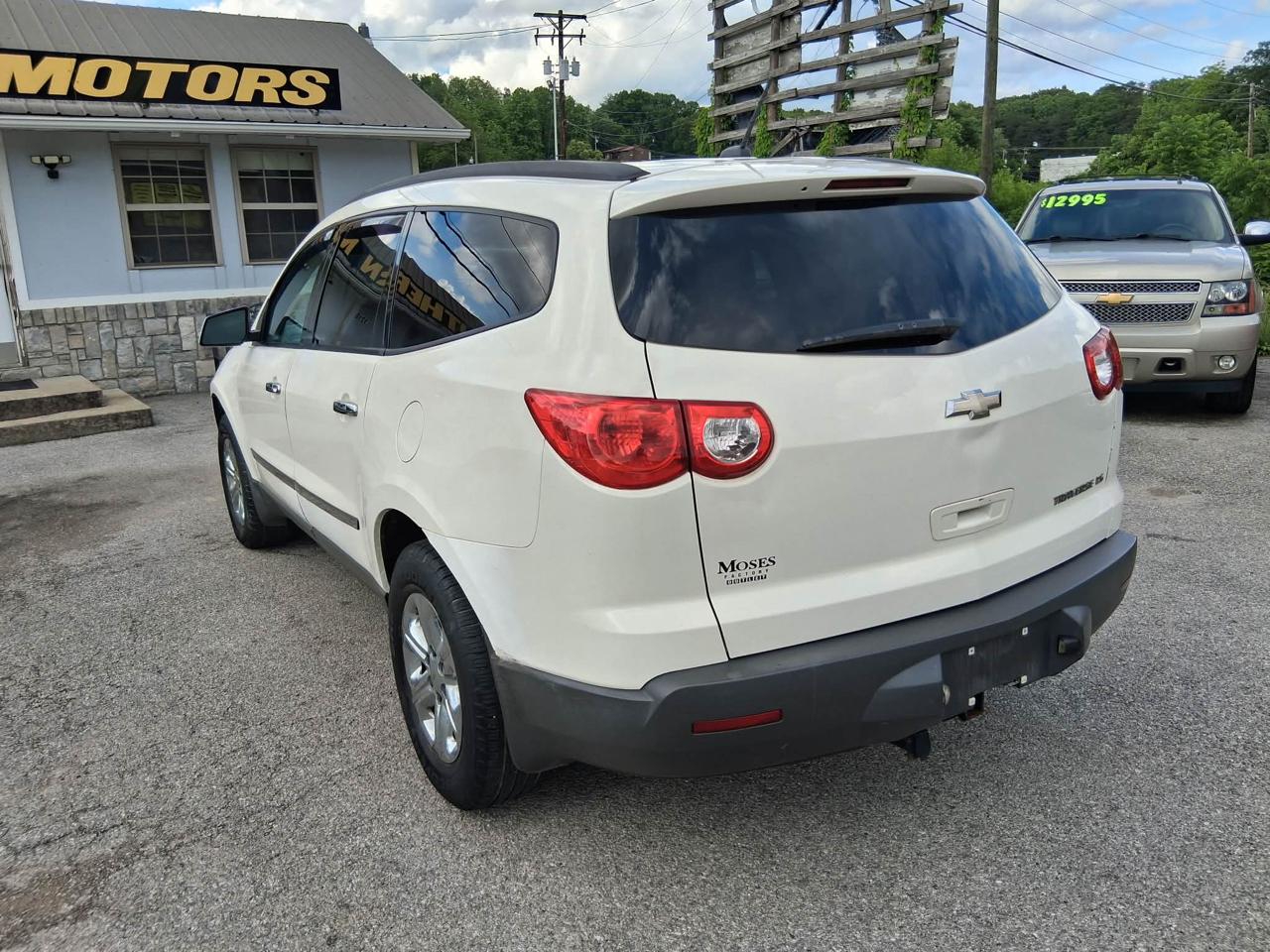 Chevrolet Traverse LS FWD 2011
