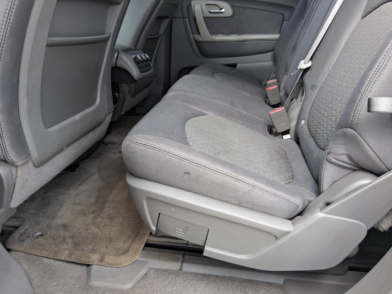 Chevrolet Traverse LS FWD 2011