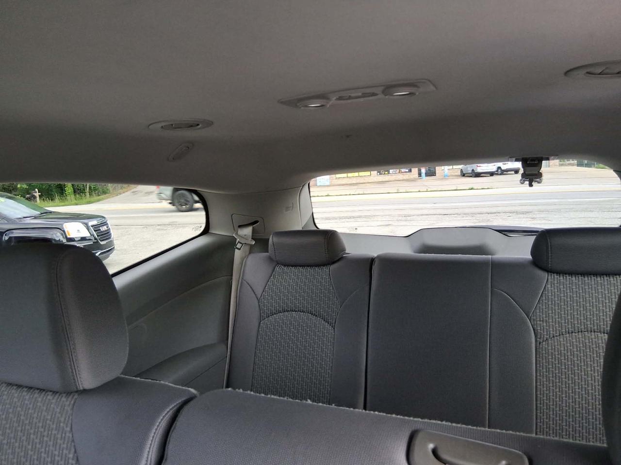Chevrolet Traverse LS FWD 2011