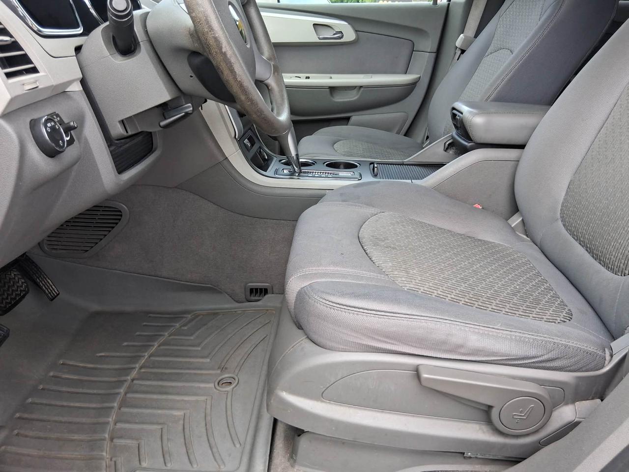 Chevrolet Traverse LS FWD 2011