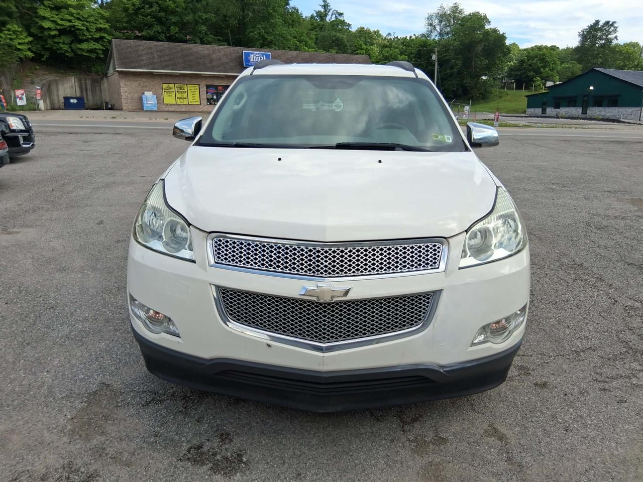 Chevrolet Traverse LS FWD 2011