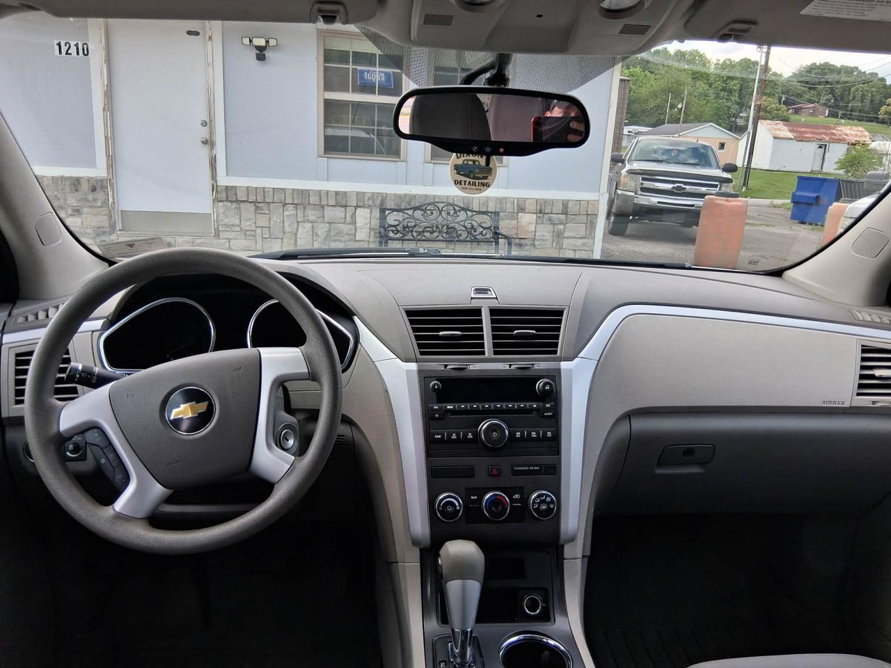Chevrolet Traverse LS FWD 2011