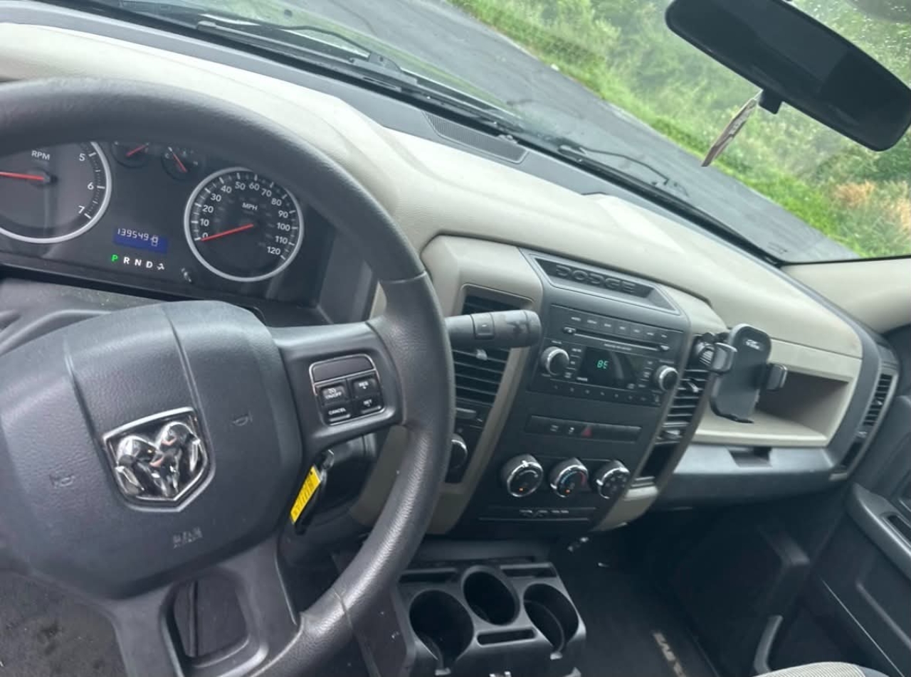 RAM 1500 ST Quad Cab 4WD 2012
