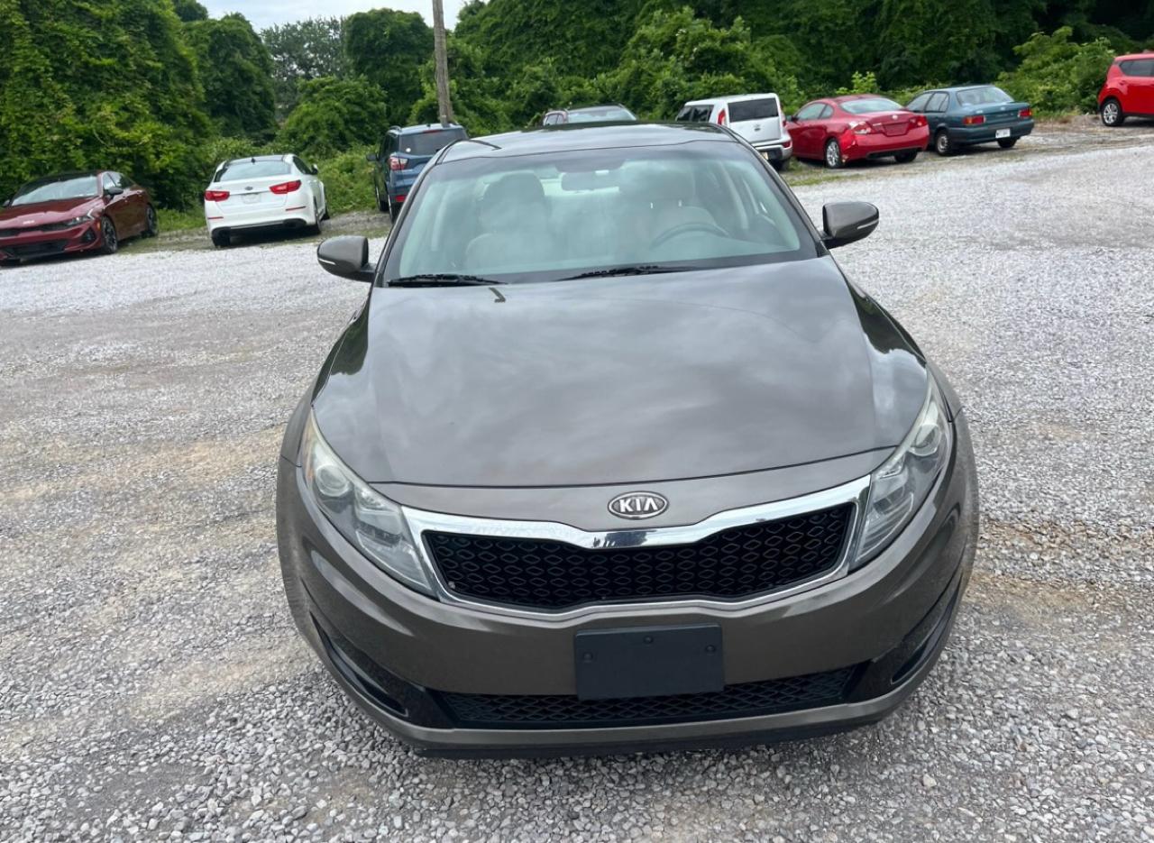 Kia Optima LX MT 2012