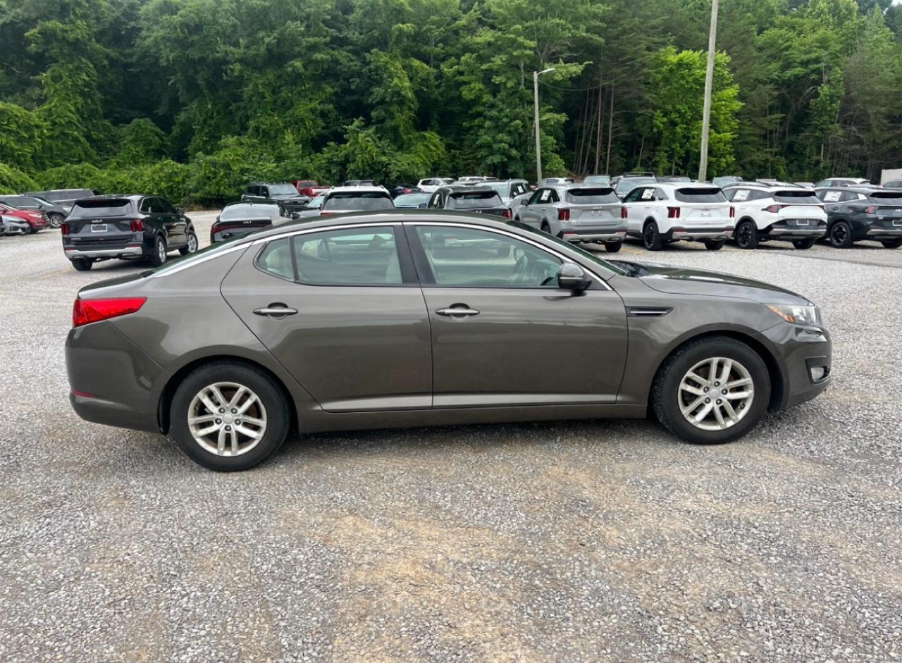 Kia Optima LX MT 2012
