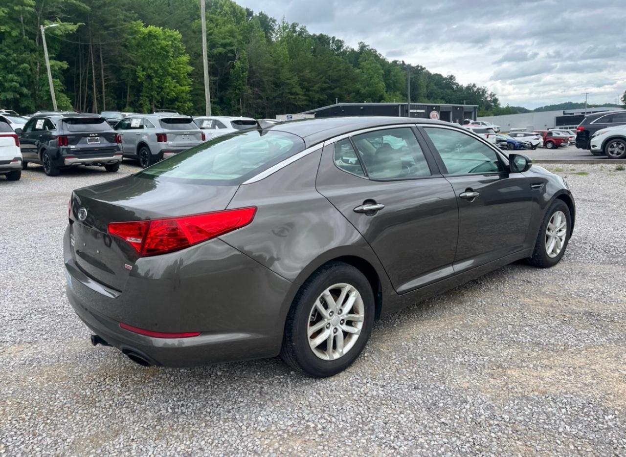 Kia Optima LX MT 2012