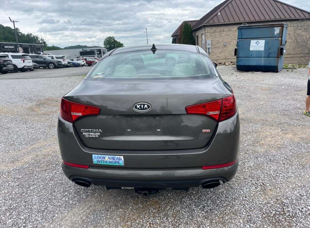 Kia Optima LX MT 2012
