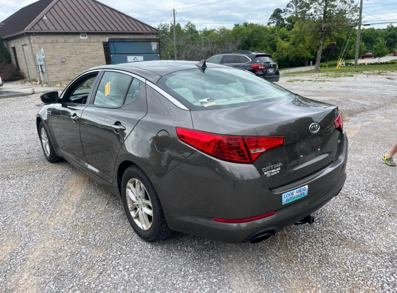 Kia Optima LX MT 2012