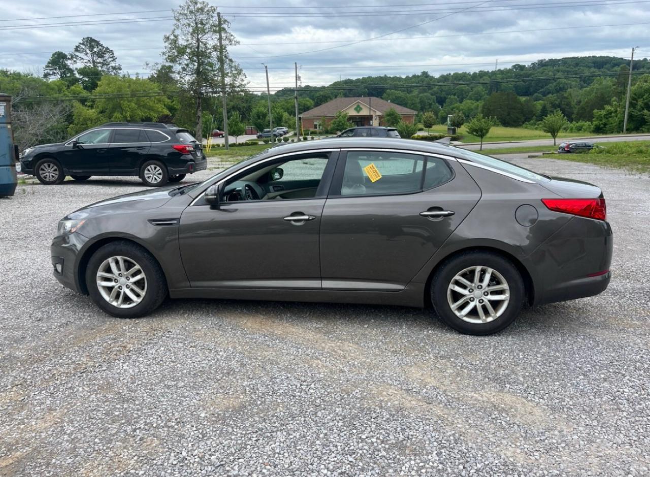 Kia Optima LX MT 2012