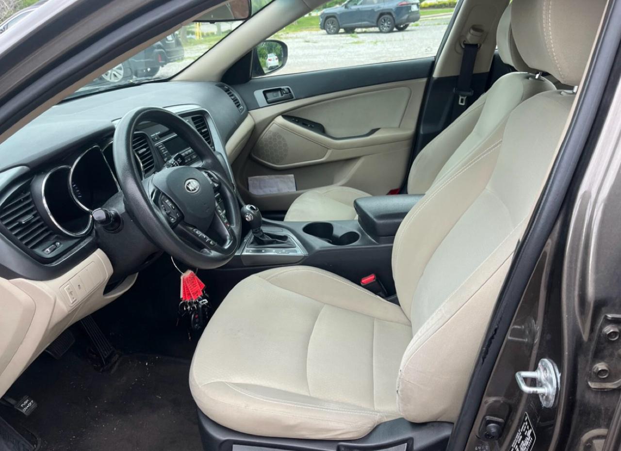 Kia Optima LX MT 2012