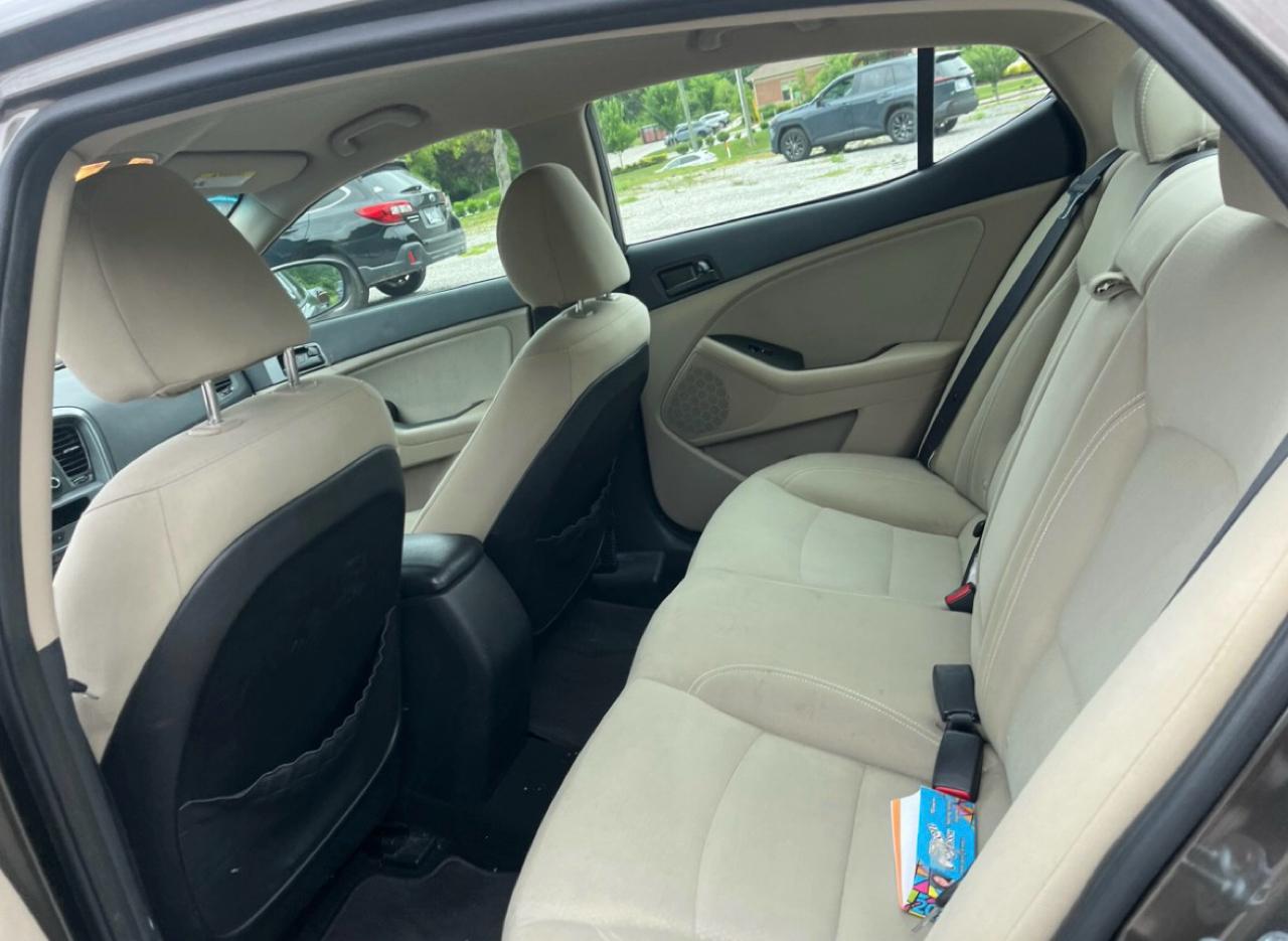 Kia Optima LX MT 2012