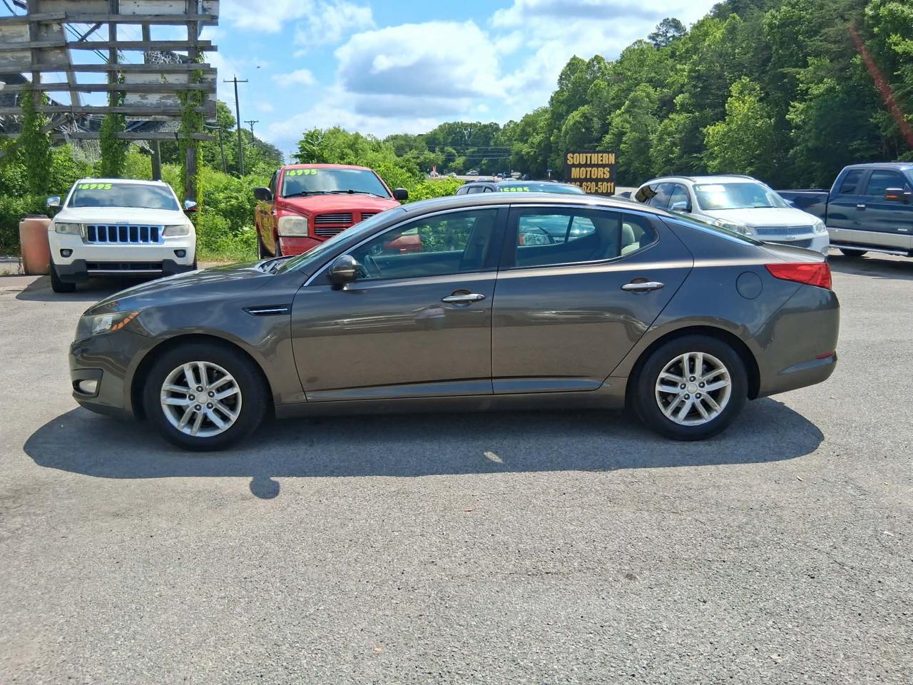 Kia Optima LX MT 2012