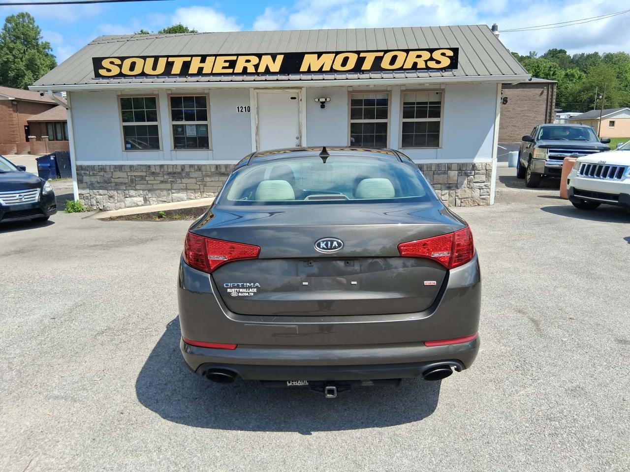 Kia Optima LX MT 2012