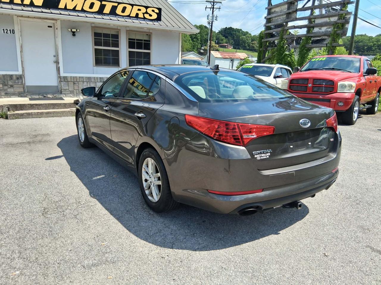 Kia Optima LX MT 2012