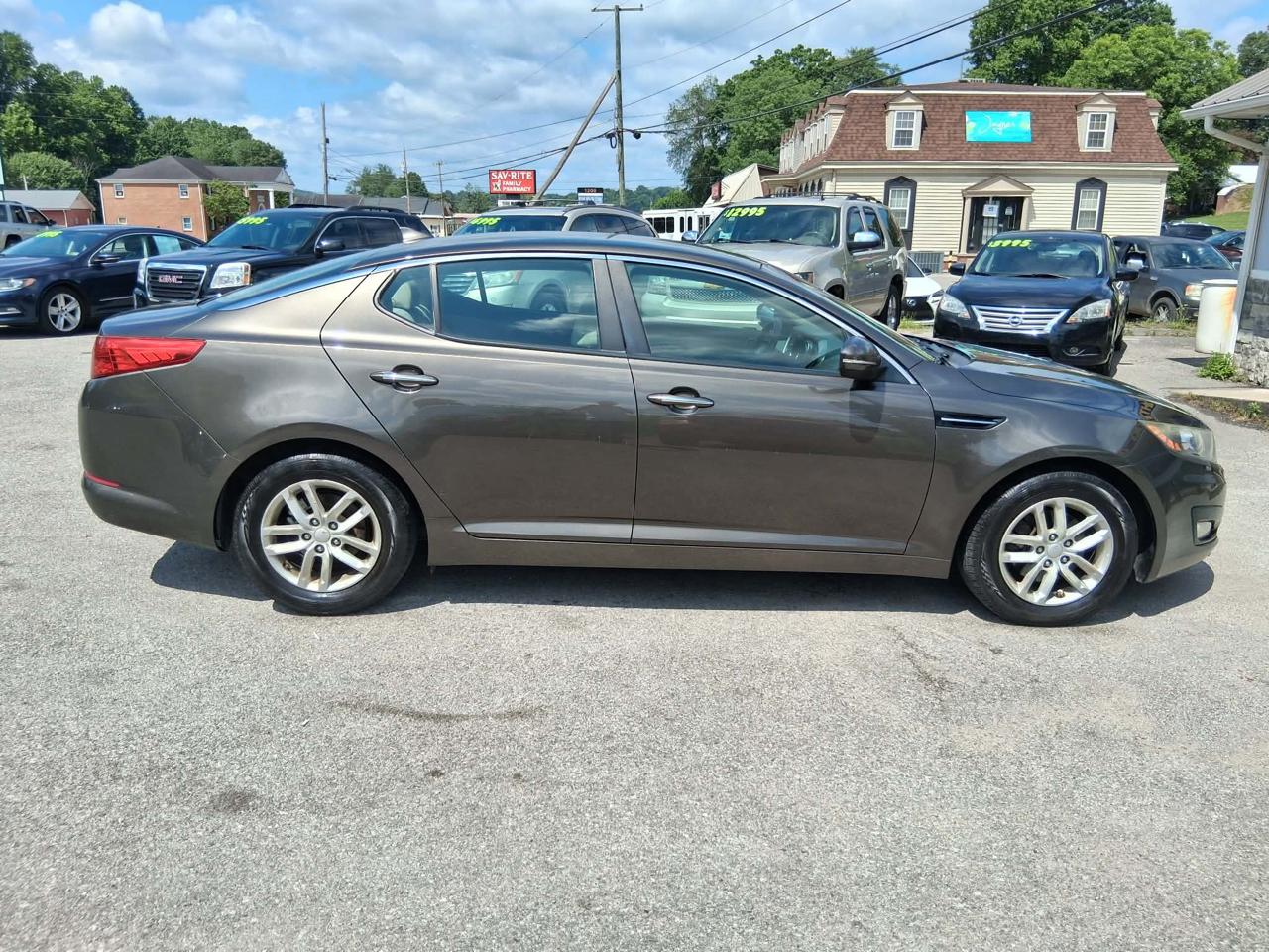 Kia Optima LX MT 2012