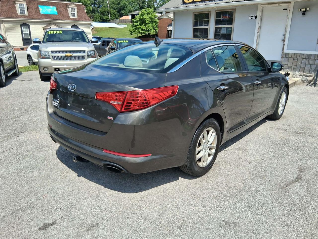 Kia Optima LX MT 2012